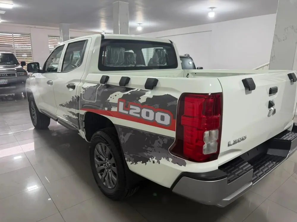 Vista 3 del vehículo: Mitsubishi L200