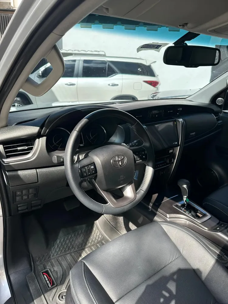 Vista 16 del vehículo: Toyota Fortuner
