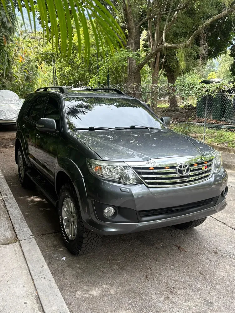 Vista 5 del vehículo: Toyota Fortuner