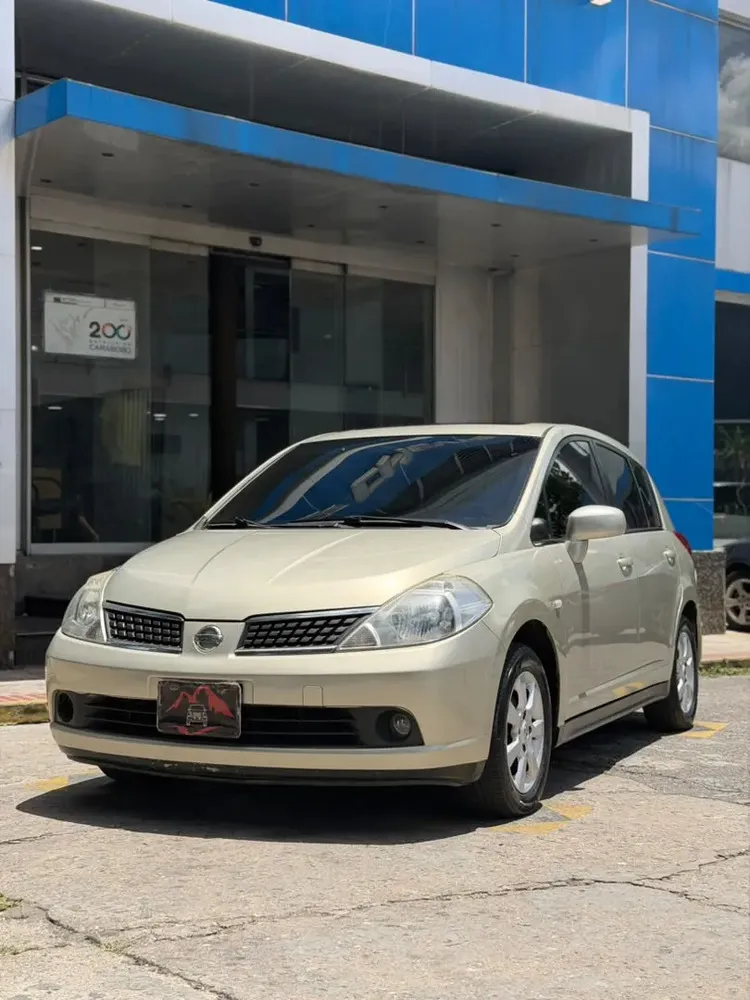 Vista 3 del vehículo: Nissan Tiida