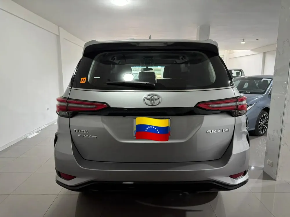 Vista 4 del vehículo: Fortuner Sw4