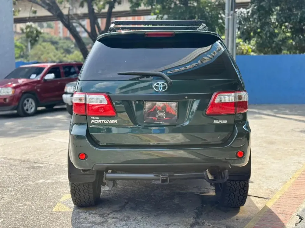 Vista 4 del vehículo: Toyota Fortuner