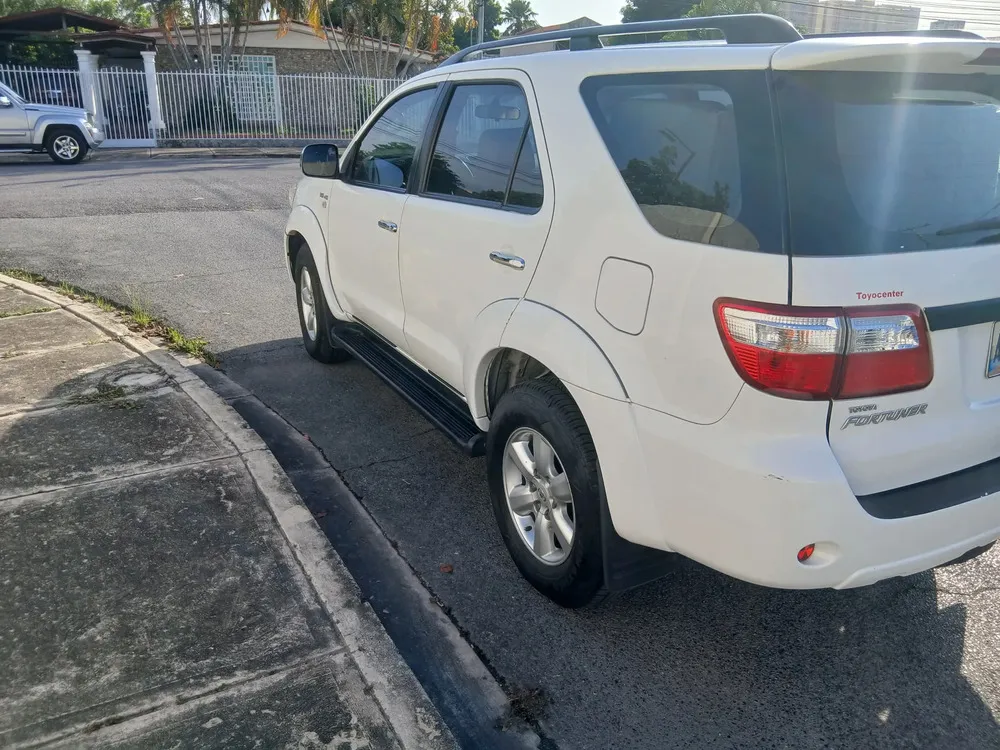 Vista 5 del vehículo: Toyota Fortuner