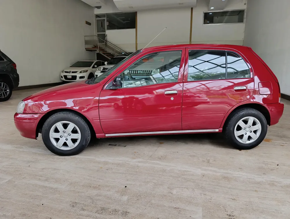 Vista 4 del vehículo: Toyota Starlet