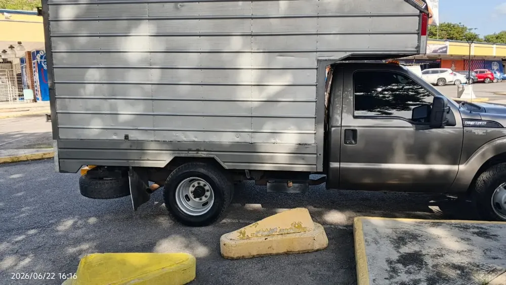 Vista 3 del vehículo: Ford F-350