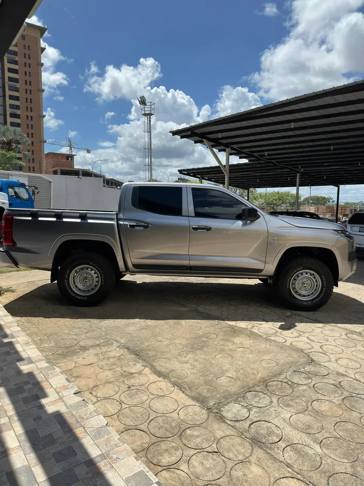 Vista 3 del vehículo: Mitsubishi L200