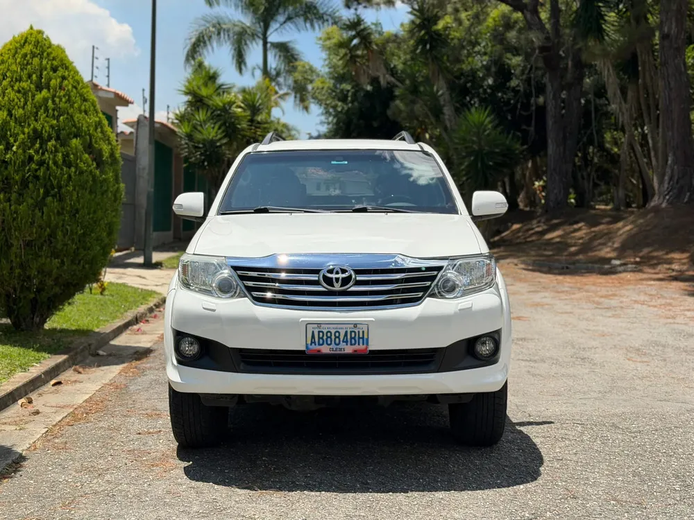 Vista 5 del vehículo: Toyota Fortuner