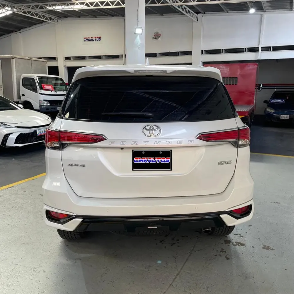 Vista 5 del vehículo: Toyota Fortuner
