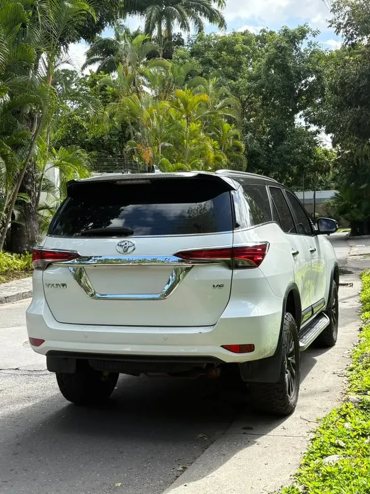 Vista 17 del vehículo: Toyota Fortuner
