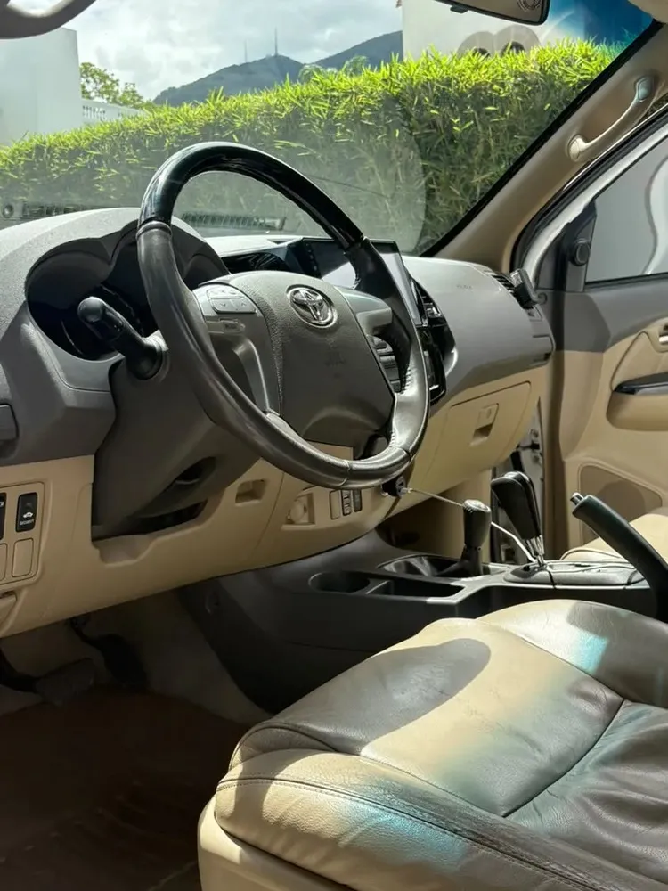 Vista 14 del vehículo: Toyota Fortuner