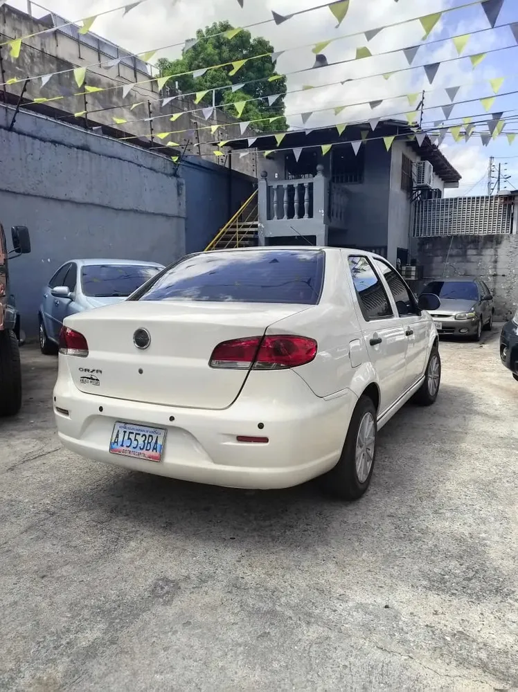 Vista 3 del vehículo: Dodge Forza