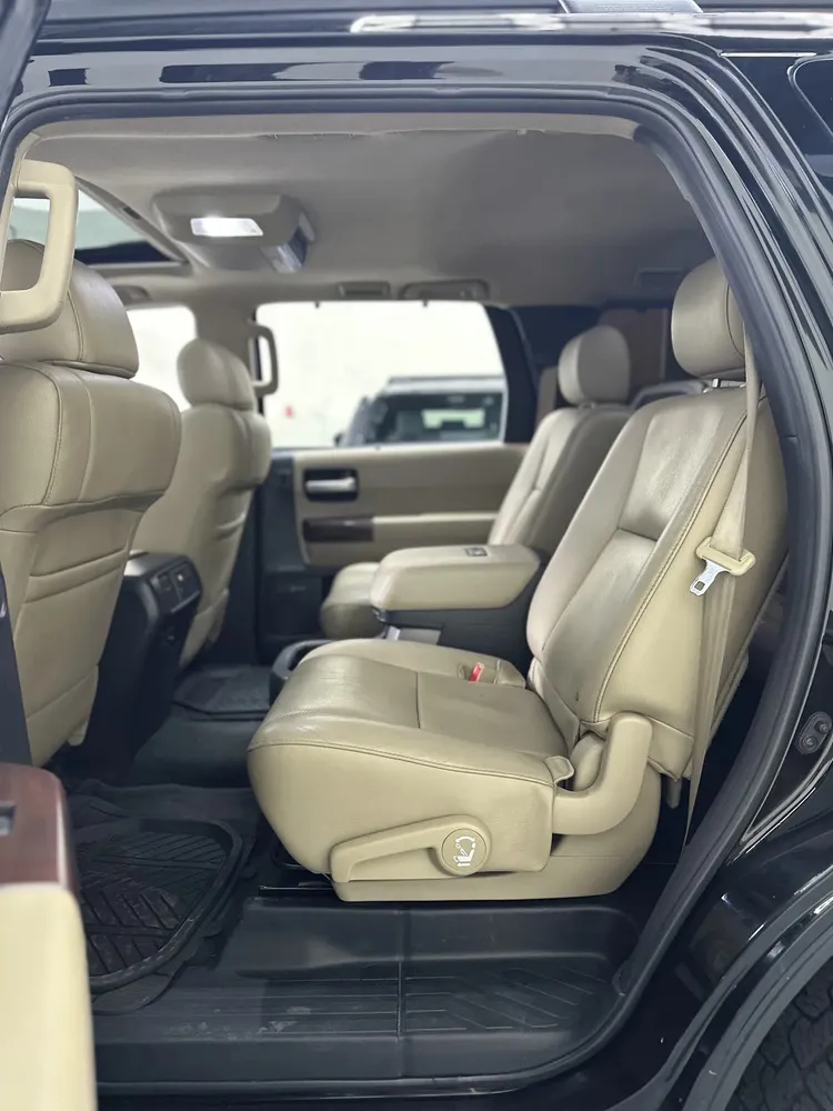Vista 9 del vehículo: Toyota Sequoia