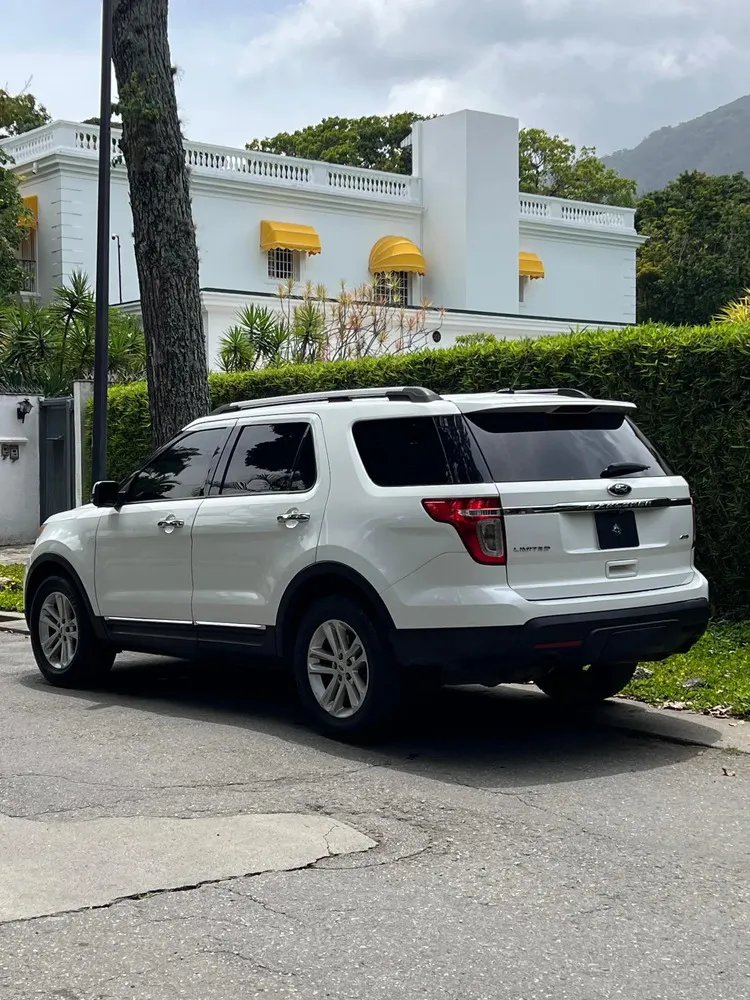 Vista 18 del vehículo: Ford Explorer