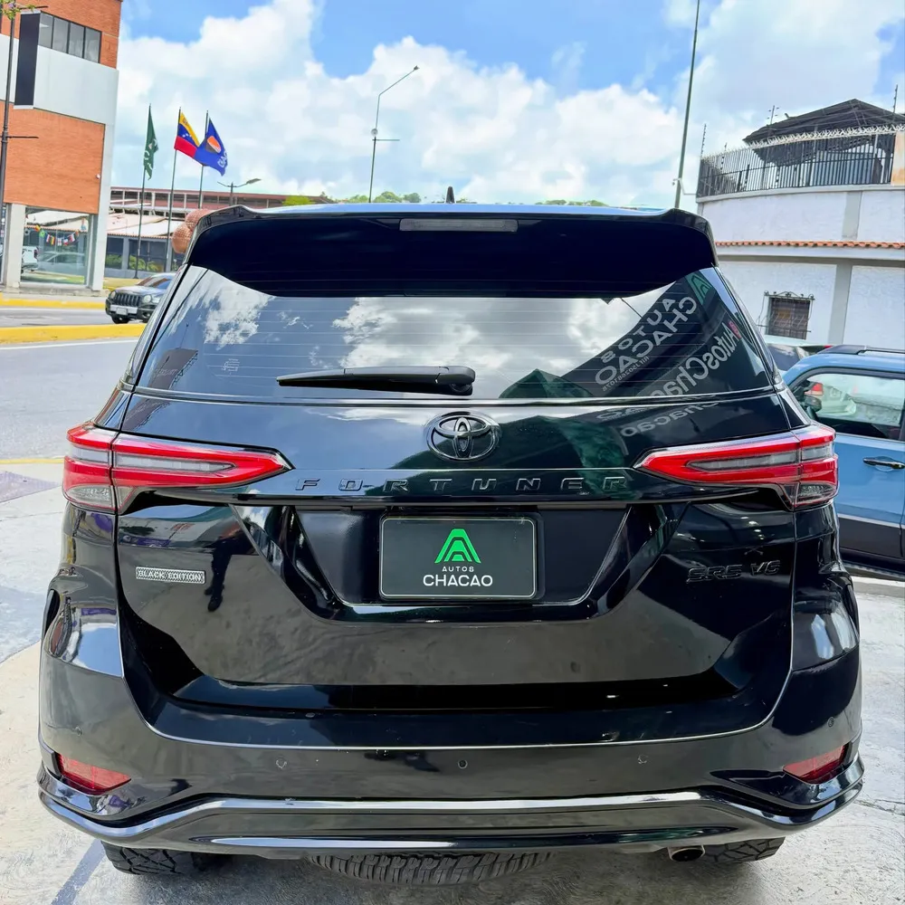 Vista 10 del vehículo: Toyota Fortuner