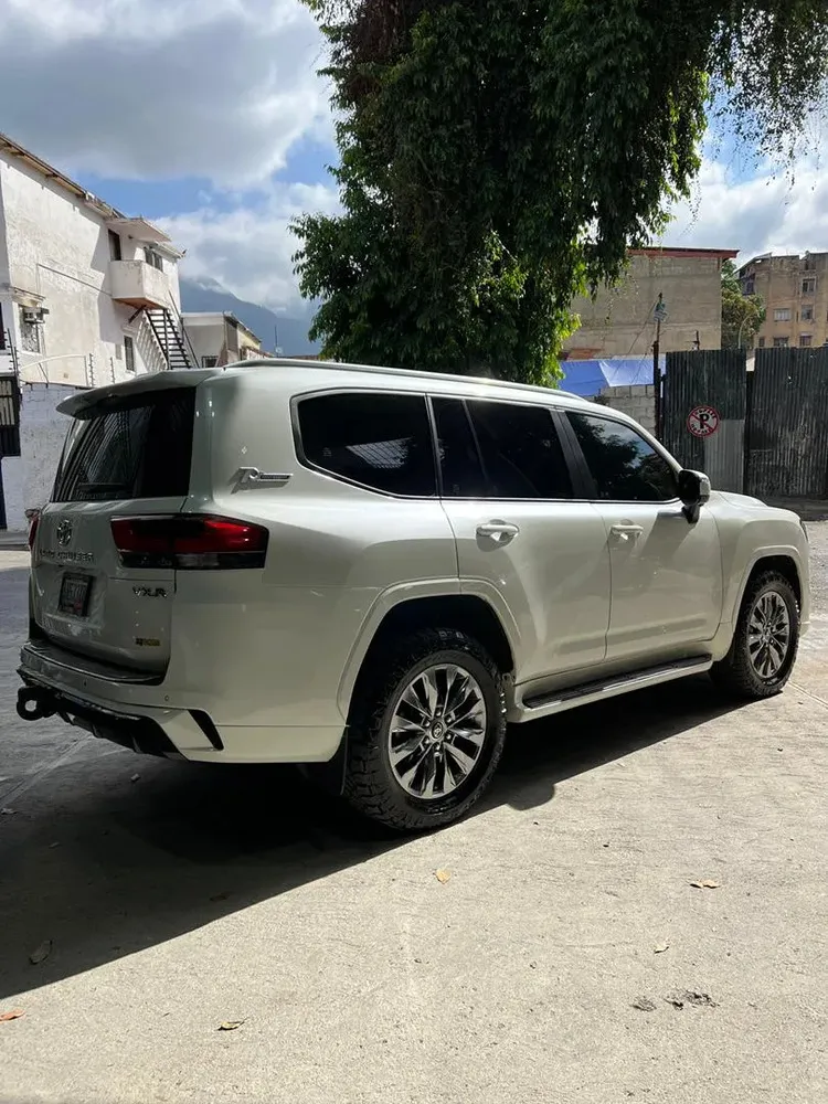 Vista 4 del vehículo: Toyota Lc300